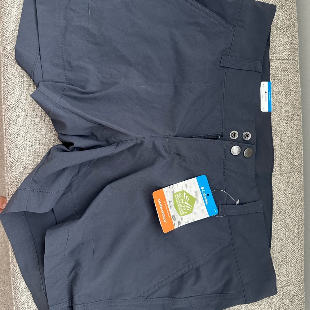 Columbia navy blue Saturday trail Women's Shorts size 10